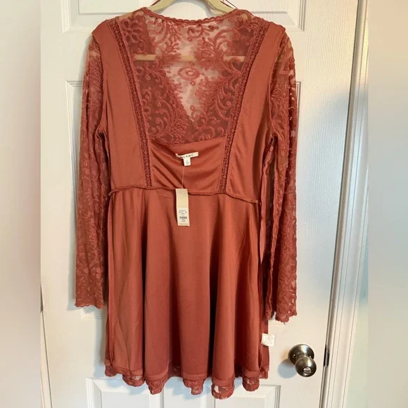 NWT- Francesca’s Lace Dress with Long Flowy Sleeves - Salmon Rose Color - Size L - Picture 6 of 11
